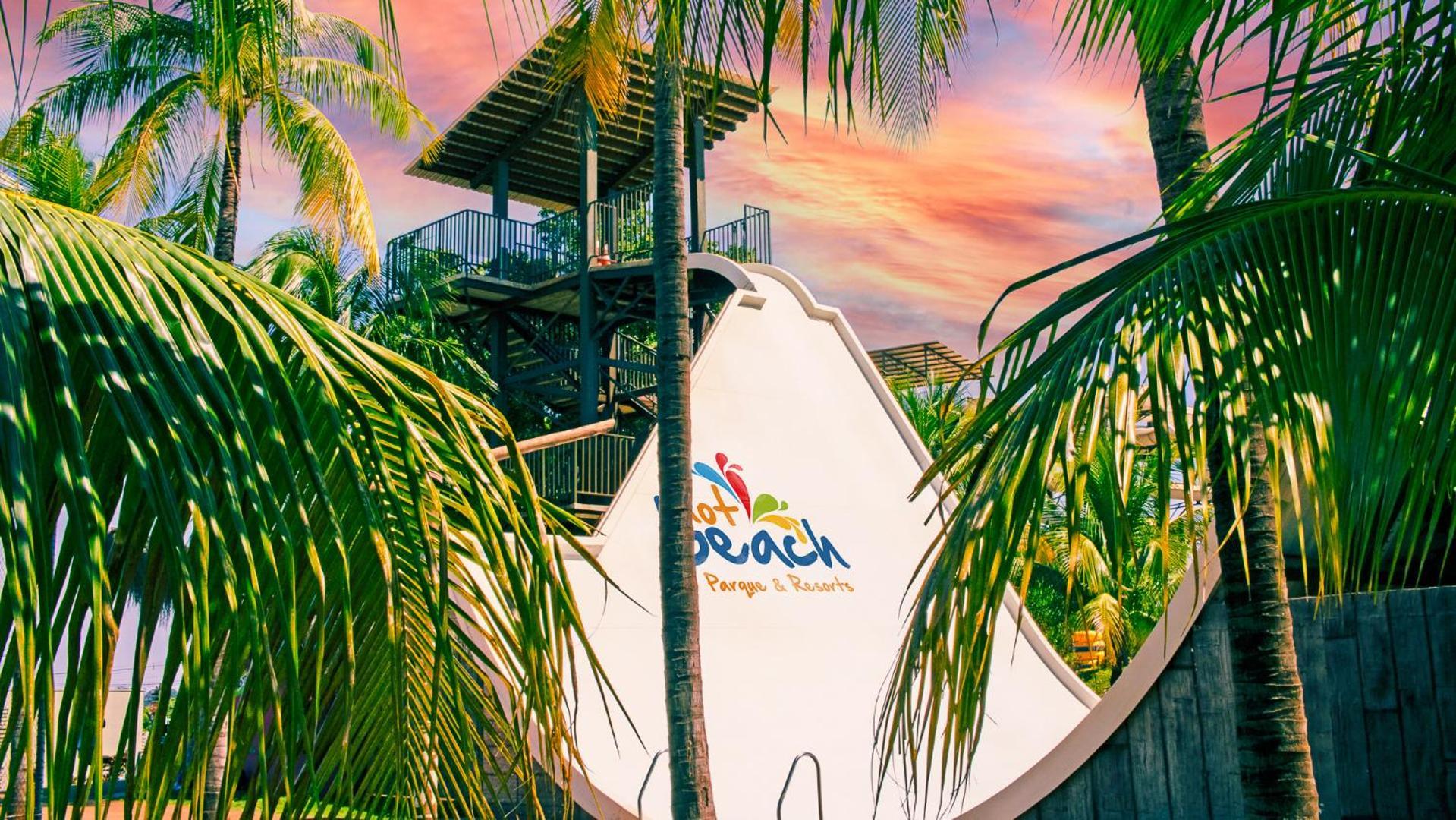 Hot Beach Resort Olímpia Екстериор снимка Splash Island