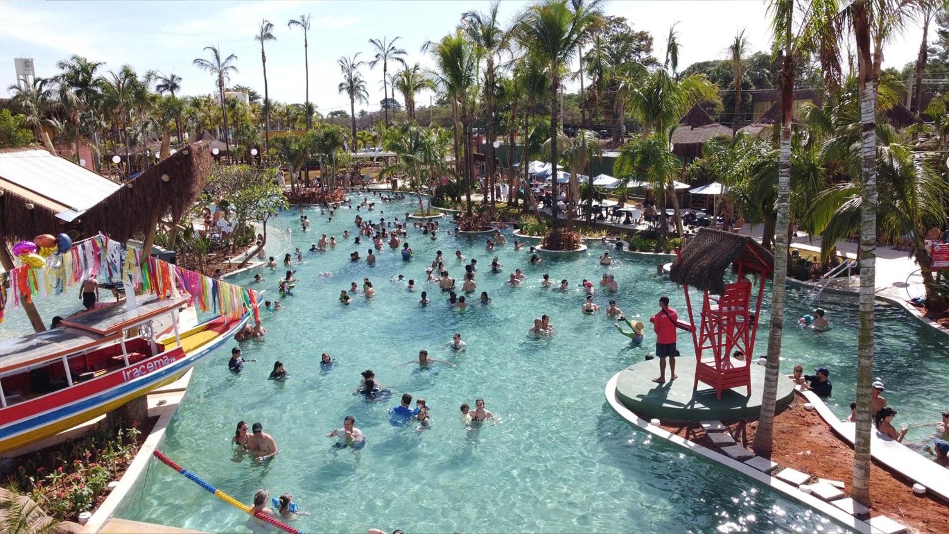 Hot Beach Resort Olímpia Екстериор снимка Splash Island