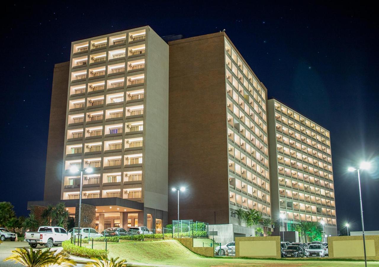 Hot Beach Resort Olímpia Екстериор снимка The hotel at night