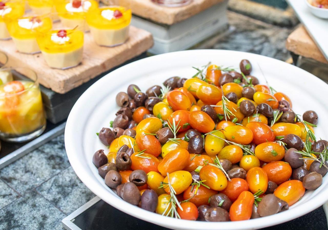 Hot Beach Resort Olímpia Екстериор снимка Cherry tomatoes and olives