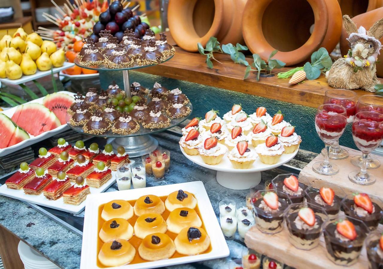 Hot Beach Resort Olímpia Екстериор снимка A dessert buffet